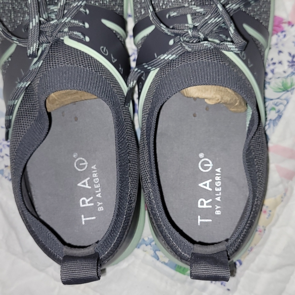 TRAQ by Alegria Lace-Up Sneakers Size  9 Women's - Picture 5 of 7